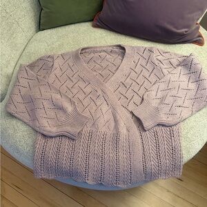 Elegant Lilac V-Neck Women's Sweater